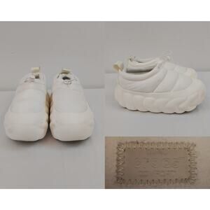 Selling brand new (with tags) Rawu Crocs. Size 5 men, size 7 in women. CROCS Classic Clog 10001-4OX - Shiekh main image 3